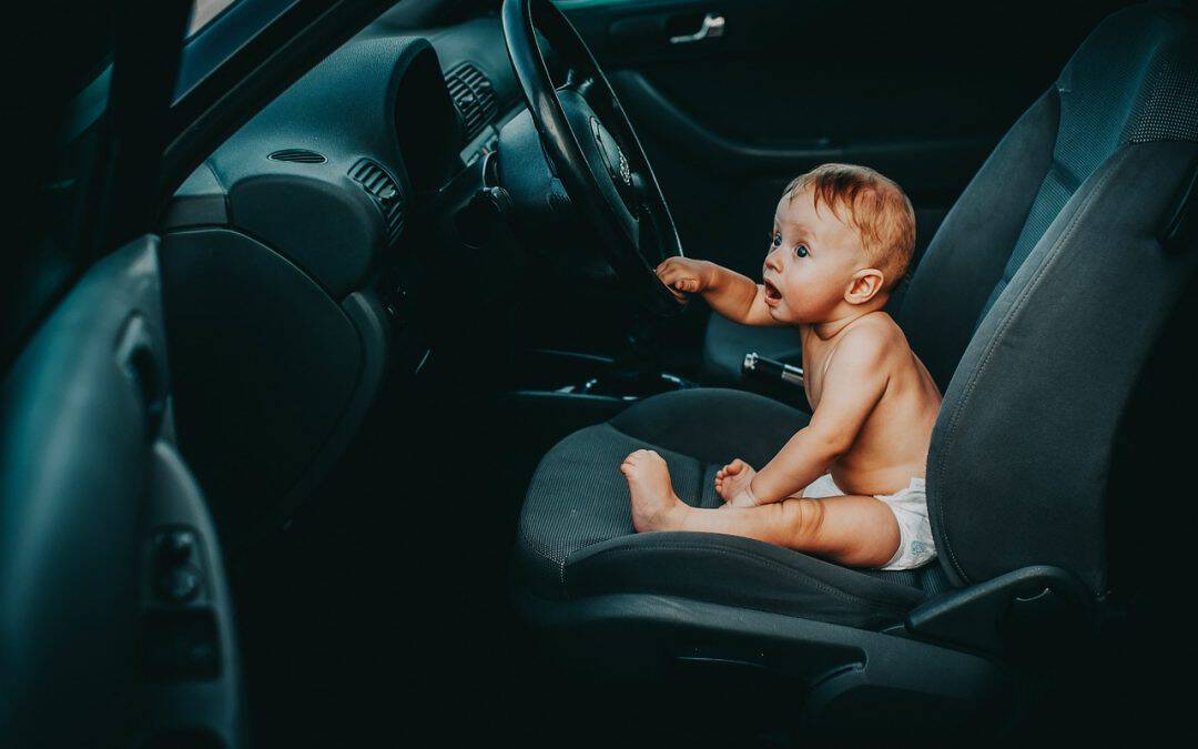 Bis wann braucht man eine Babyschale im Auto?