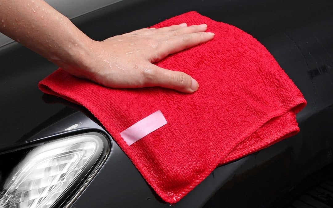 Tipps für die schonende Autopflege von Hand
